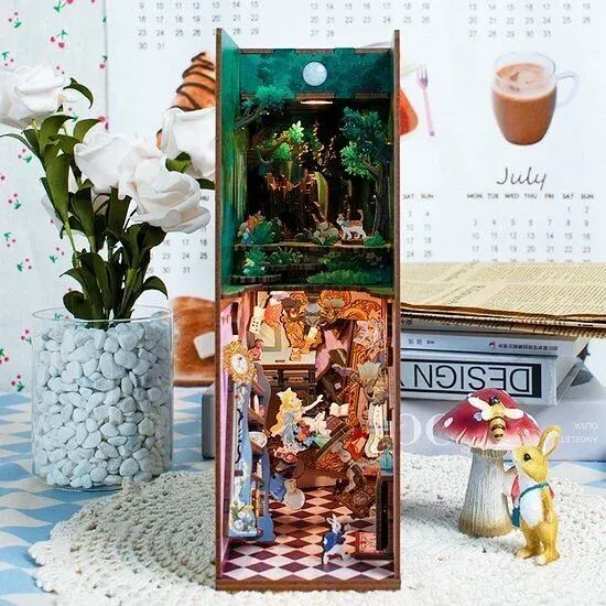 Book nook Alice au pays des merveilles : photo 4 du diorama