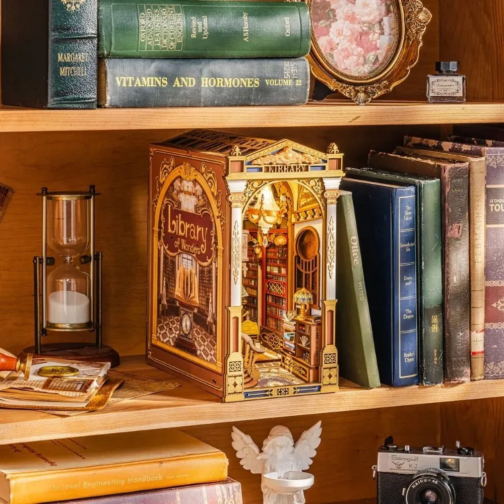 Book nook Bibliothèque du château : photo 2 du diorama