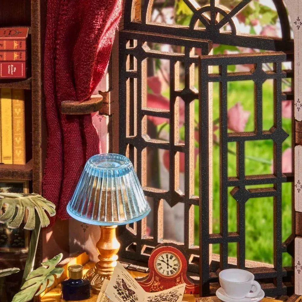 Book nook Coin d'Étude Silencieux : photo 4 du diorama