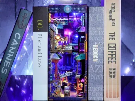 Book nook Cité nocturne futuriste : photo 3 du diorama