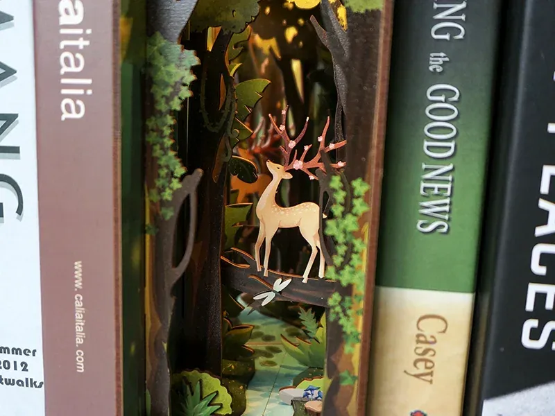 Book nook Sous-bois en récit : photo 2 du diorama