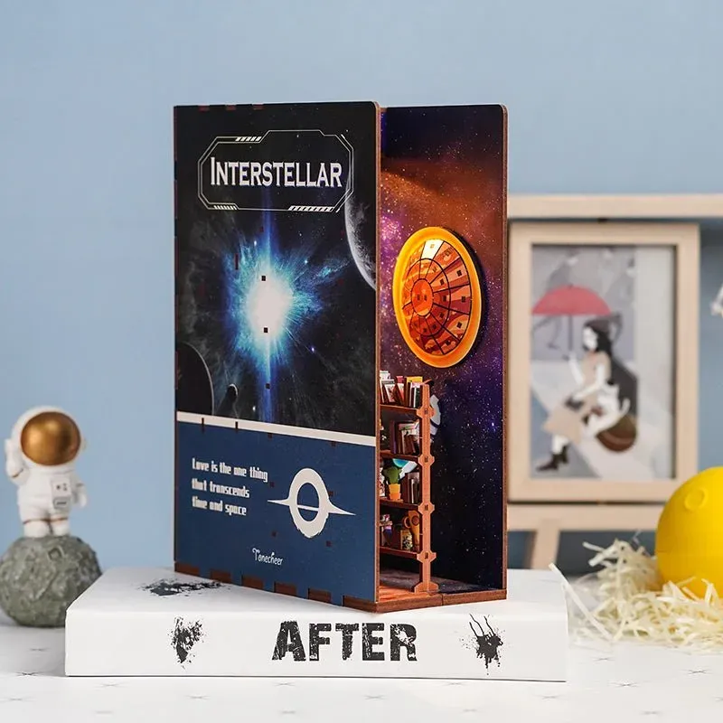 Book nook Interstellaire : photo 2 du diorama