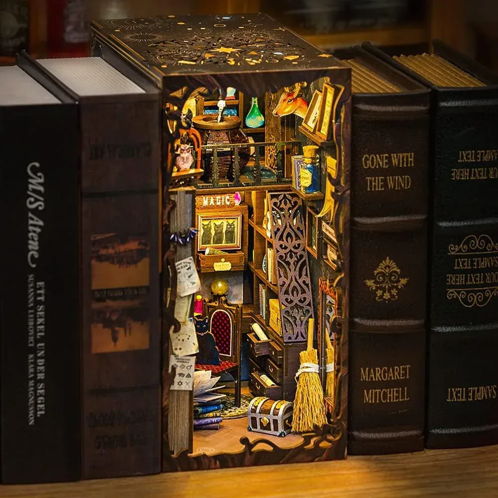Book nook Le Pharmacien Magique