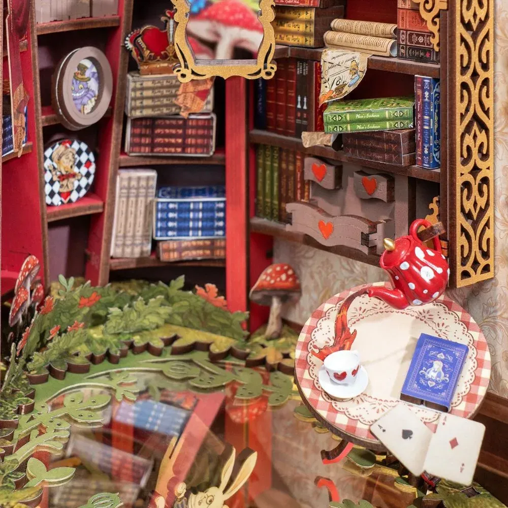 Book nook L'Aventure d'Alice : photo 4 du diorama
