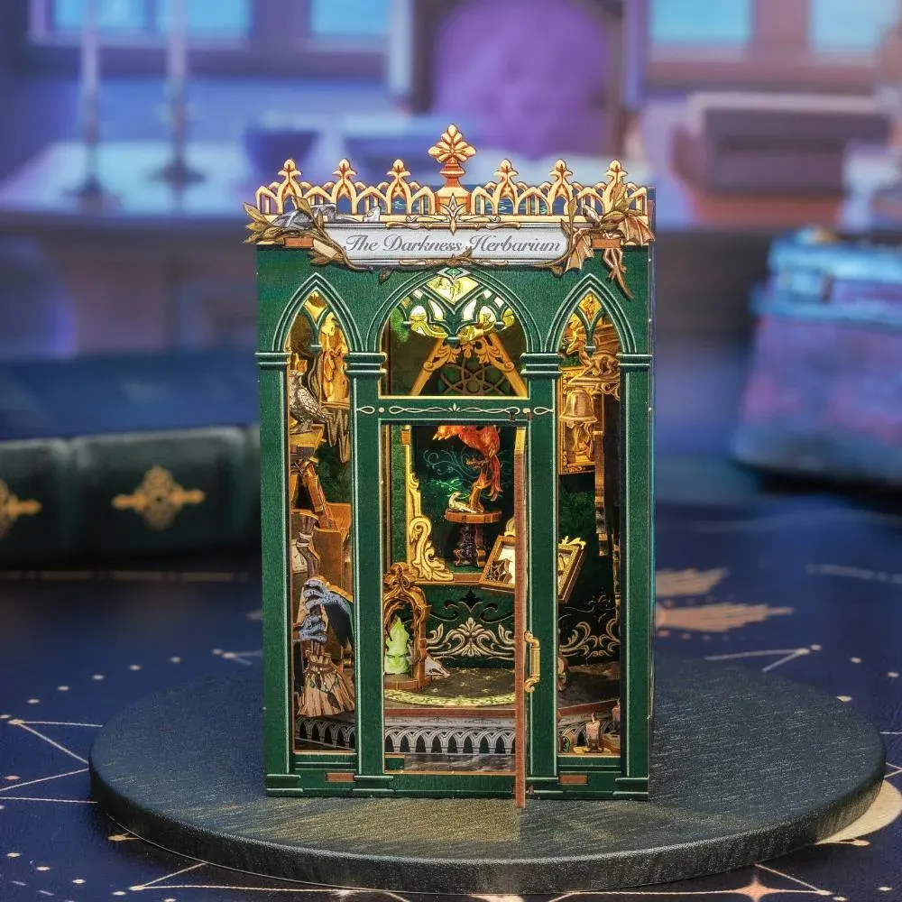 Book nook L'Herbier des Ombres : photo 4 du diorama