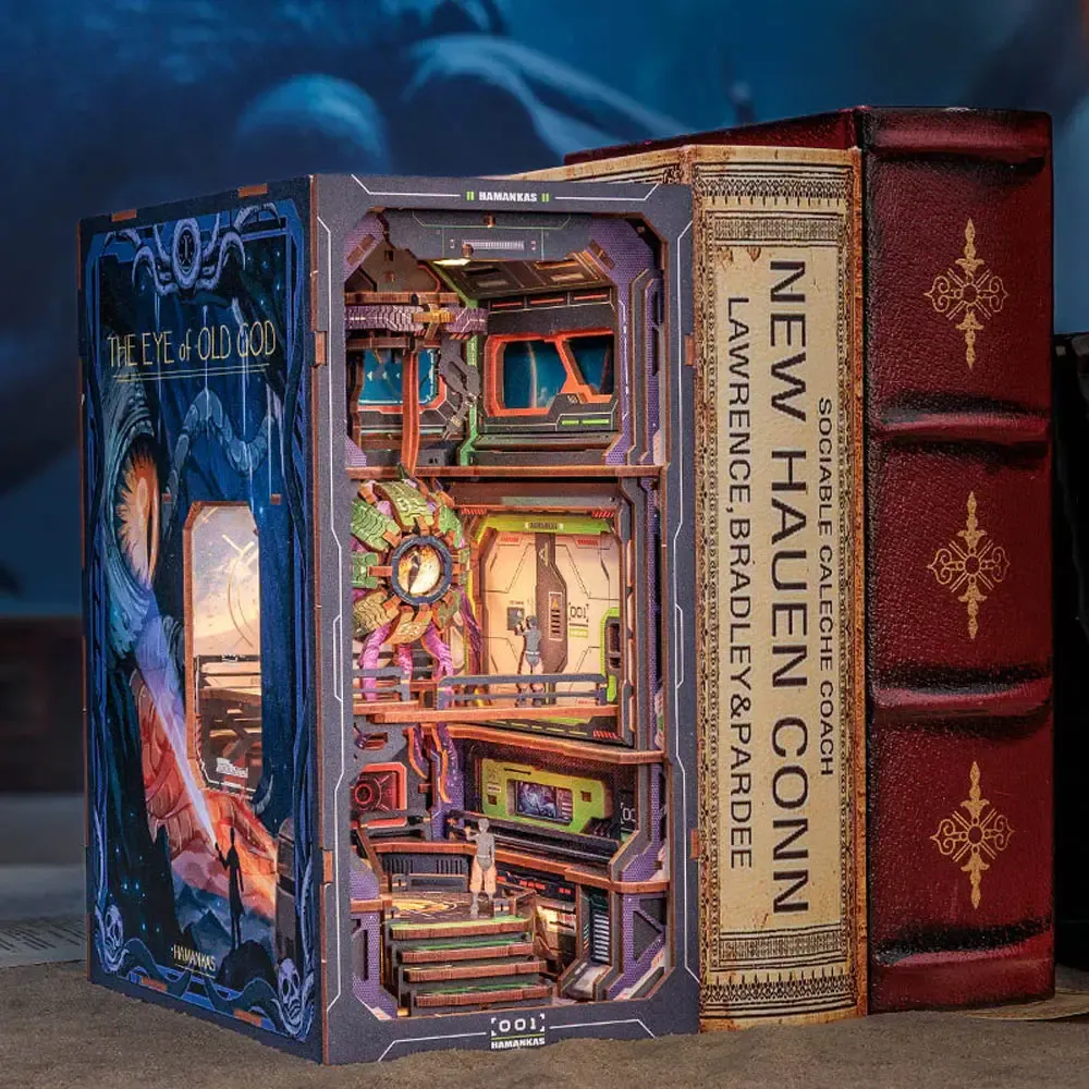 Book nook L'Œil du Vieux Dieu : photo 4 du diorama
