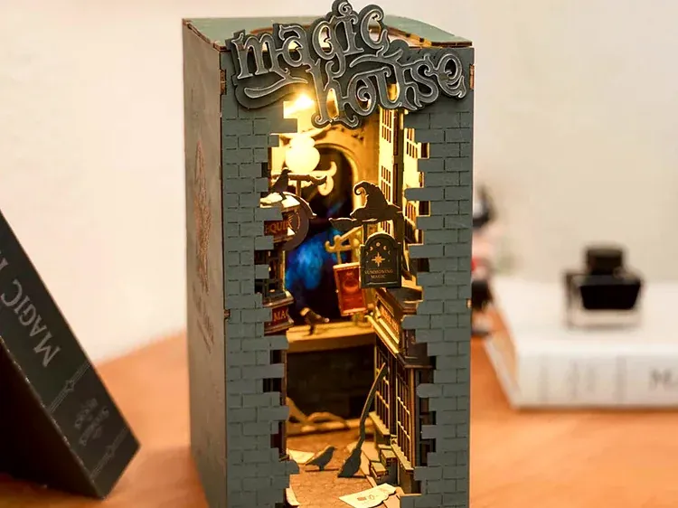 Book nook Maison des secrets : photo 2 du diorama