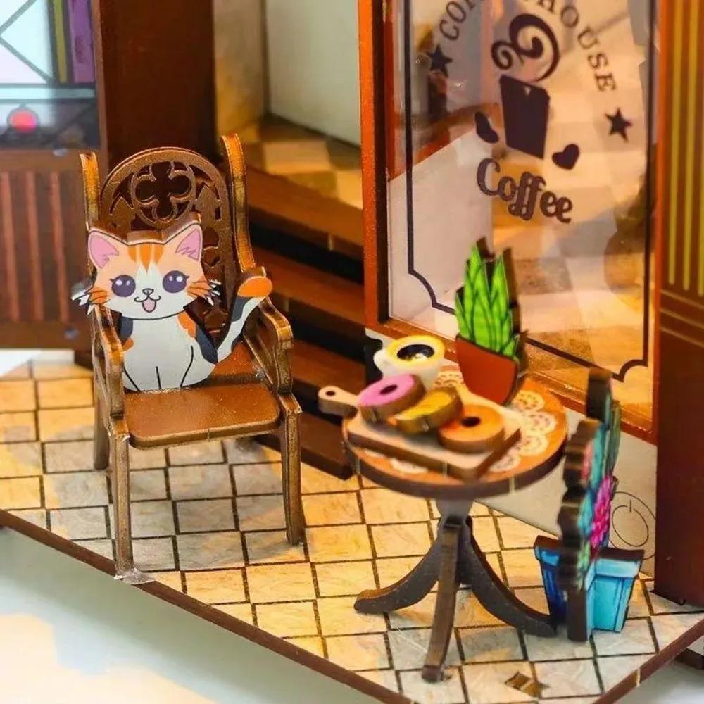 Book nook Maison du Café : photo 4 du diorama