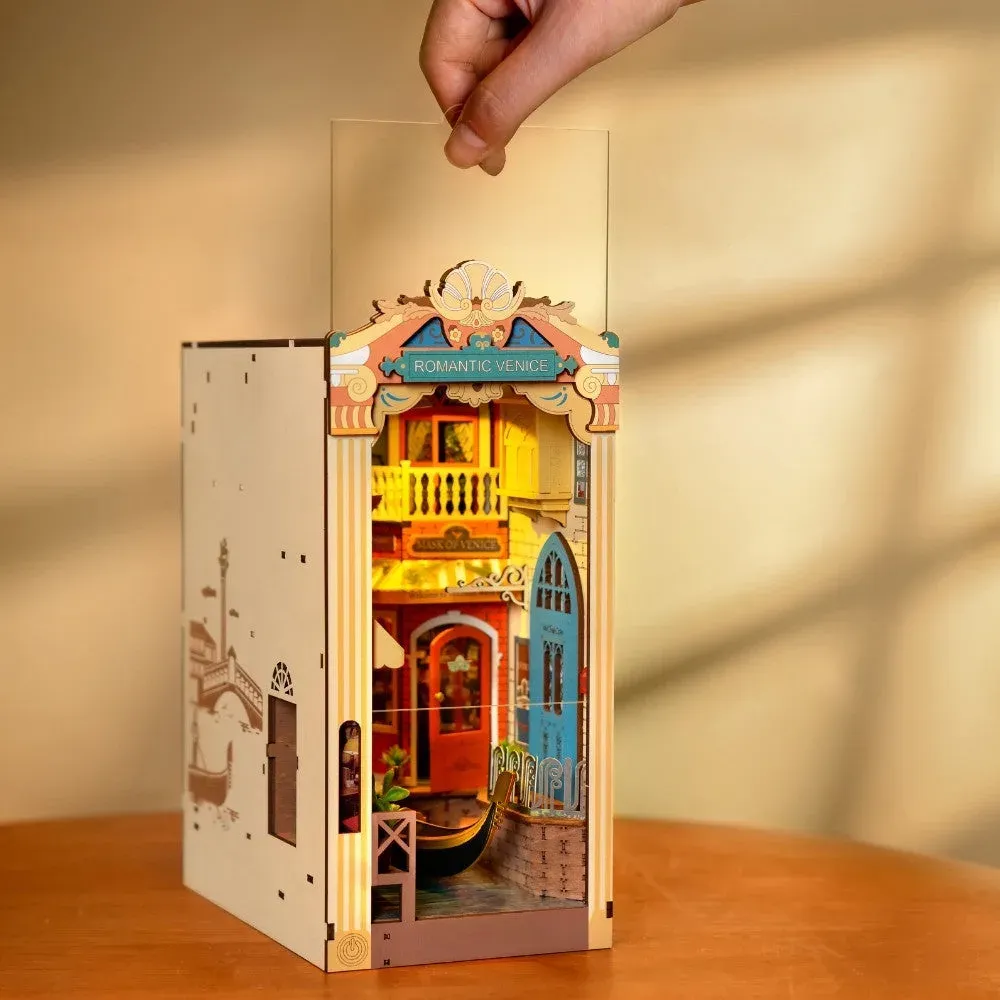 Book nook Romance à Venise : photo 3 du diorama