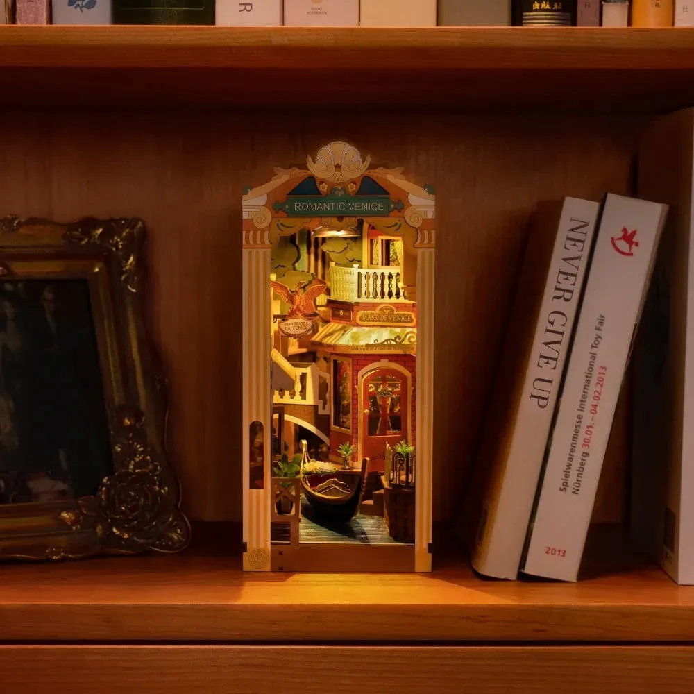 Book nook Romance à Venise : photo 4 du diorama