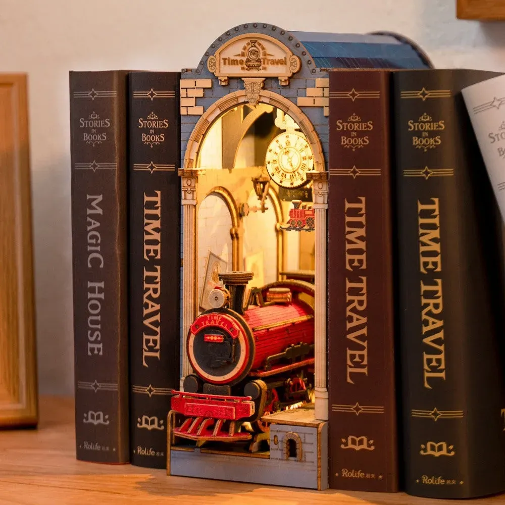 Book nook Voyage dans le Temps : photo 4 du diorama