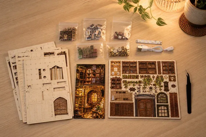 Étape 1 : les planches de pièces prédécoupées du kit book nook